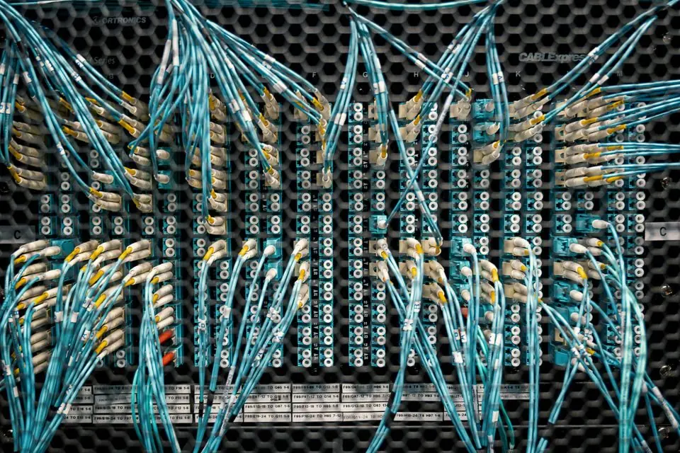 Many cabled connectors in fiber optic switch